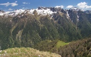 49 I profondi canaloni che scendono a valle nella zona del Pietra Quadra...